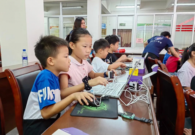 威盛創(chuàng)造栗AI科普課又點燃一城,小栗方成福建龍巖小朋友&ldquo;新寵&rdquo;